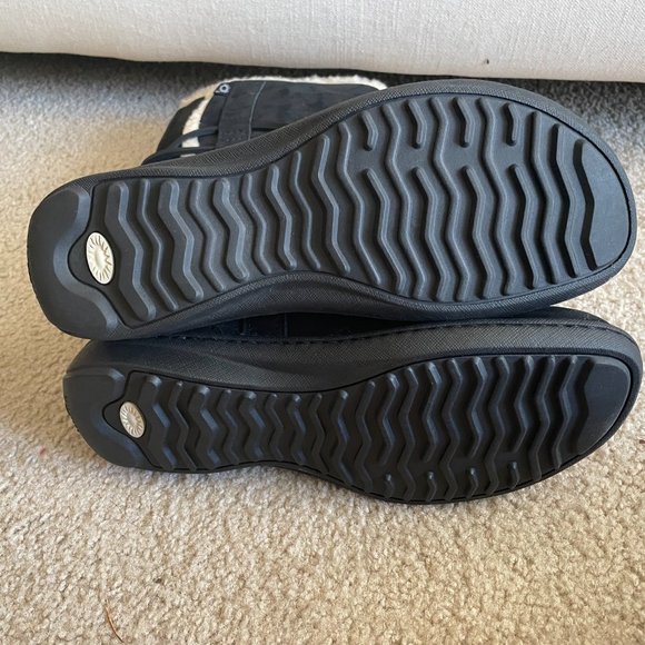 New UGG Insulated Suede Boots with Tie - Picture 7 of 7